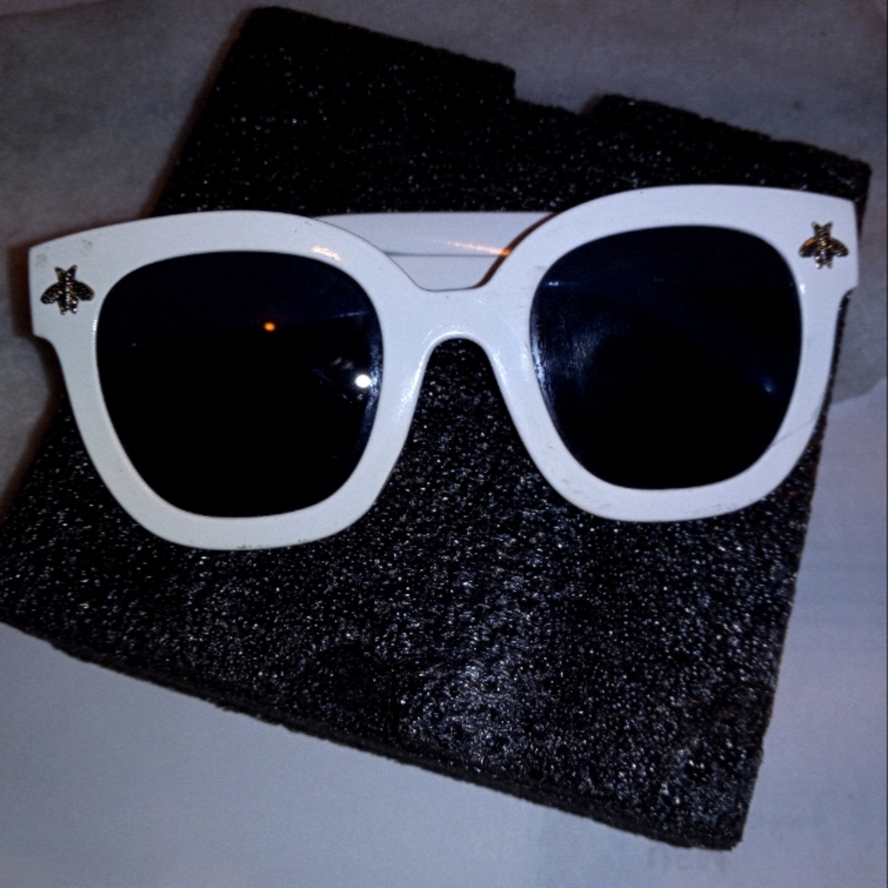 Women's White W.Silver Bee Fashion Sunglasses NWOT